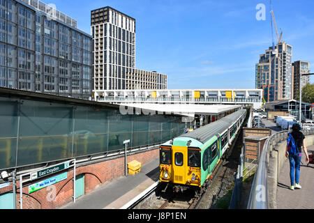 Entwicklung des neuen Bürogebäude & Apartment-Türme, die kurz vor der Fertigstellung & im Bau um Bahnhof East Croydon South London England UK Stockfoto