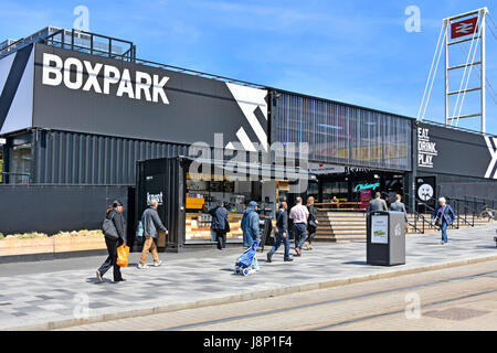 Croydon UK Boxpark äußere & Eingang bis 96 Versandbehälter Einzelhandel & Restaurant Platz neben East Croydon Bahnhof und Straßenbahnhaltestelle Stockfoto