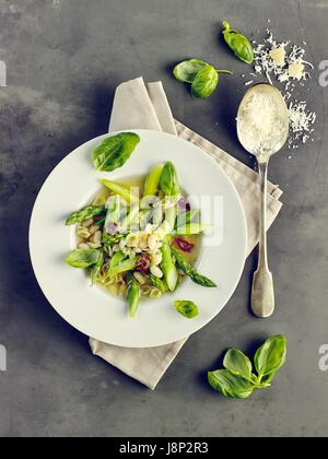Spargel-minestrone Stockfoto