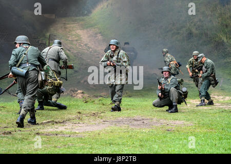 Świnoujście, Polen, 15. September 2012: historische Rekonstruktion der Schlacht, deutsche Soldaten Zweiter Weltkrieg. Stockfoto