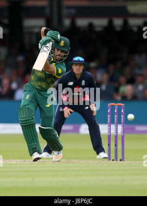 Südafrikas Jean-Paul Duminy Wimper um das Spiel zu gewinnen, während die One Day International im Lord, London. Stockfoto