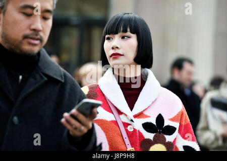 außen MIUMIU, Paris Fashion Woche a/w 2017-2018, Frankreich Stockfoto