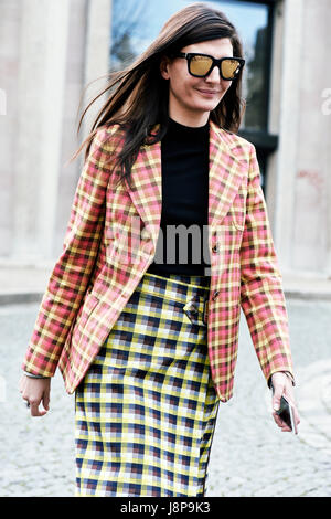 Giovanna Battaglia außerhalb MIUMIU, Paris Fashion Woche a/w 2017-2018, Frankreich Stockfoto