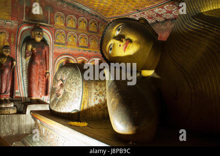 Schlafende Buddha in der Höhle Tempelanlage von Dambulla, Sri Lanka Stockfoto