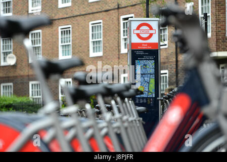 Santander-Zyklen oder Boros Bikes, in Oval, London Stockfoto