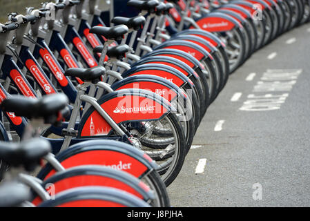 Santander-Zyklen oder Boros Bikes, in Oval, London Stockfoto