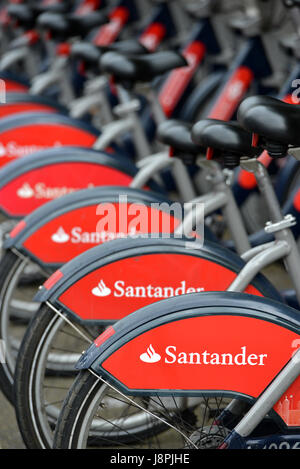 Santander-Zyklen oder Boros Bikes, in Oval, London Stockfoto