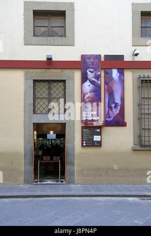 Eingang der Galleria Dell' Accademina oder die Galerie der Akademie, Heimat von Michelangelo Skulptur David, Via Ricasoli, Florenz, Toskana, Italien. Stockfoto