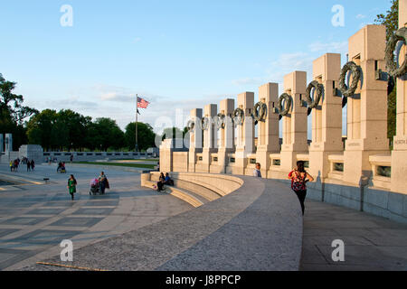 Der Weltkrieg zwei Gedenkstätte widmet sich alle Amerikaner kämpften im zweiten Weltkrieg, an der National Mall in Washington, D.C. Stockfoto