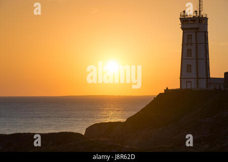 Sonnenuntergang-Leuchtturm, Pointe de Saint-Mathieu, Bretagne, Frankreich, Europa Stockfoto