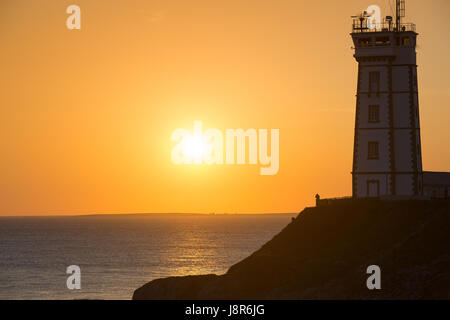 Sonnenuntergang-Leuchtturm, Pointe de Saint-Mathieu, Bretagne, Frankreich, Europa Stockfoto
