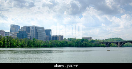 Blick vom Georgetown über den Potomac River, Rosslyn, Arlington, Virginia, USA Stockfoto