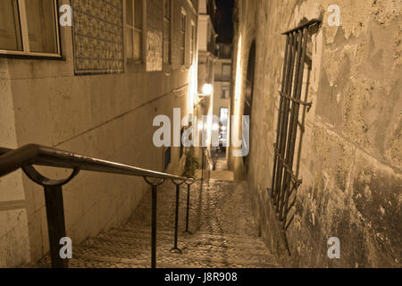 Nacht Fotos von Straßen in der Alfalma in Lissabon, Portugal Stockfoto