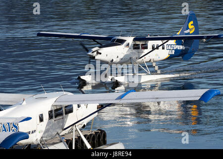 Saltspring Luft, (Harbour Air Wasserflugzeuge) de Havilland Canada DHC-3-T Turbo Otter Wasserflugzeug Rollen In bei Vancouver Harbour Flight Center, BC, Kanada. Stockfoto