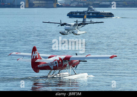 Harbour Air Wasserflugzeuge de Havilland Canada DHC-6 Twin Otter Wasserflugzeug landen bei Vancouver Hafen Flug Centre, British Columbia, Canada. Stockfoto