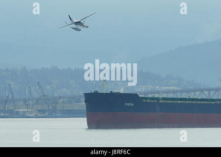 Seair Wasserflugzeuge Cessna 208 Caravan Wasserflugzeug landet auf dem Vancouver Harbour Flight Centre, Britisch-Kolumbien, Kanada. Stockfoto