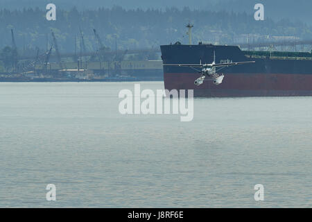 Seair Wasserflugzeuge Cessna 208 Caravan Wasserflugzeug landet auf dem Vancouver Harbour Flight Centre, Britisch-Kolumbien, Kanada. Stockfoto