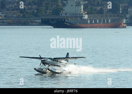 Seair Wasserflugzeuge Cessna 208 Caravan Wasserflugzeug landet auf dem Vancouver Harbour Flight Centre, Britisch-Kolumbien, Kanada. Stockfoto