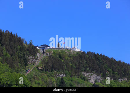 Eine Standseilbahn bis Fløyen und erleben Sie die atemberaubende Aussicht auf die Stadt Bergen. Stockfoto