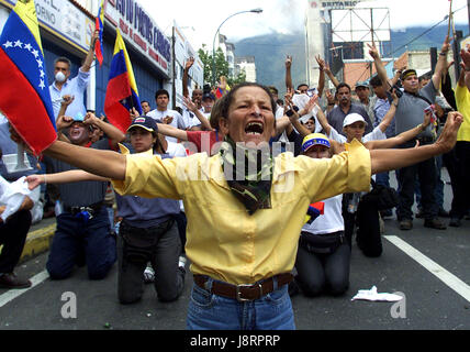 Venezolaner Protest gegen Präsident Hugo Chávez in Caracas 18. November 2002. Truppen stießen mit Anti-Regierungs-Demonstranten in eine neue Eskalation Stockfoto