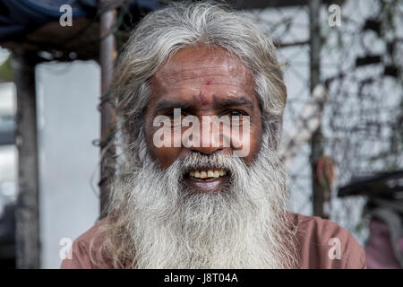Porträt des Sri-Lankischen Astrologen auf den Straßen von Kandy, Sri Lanka Stockfoto