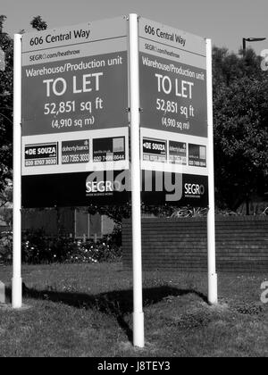 Monochrome Immobilienmakler Lager und Büro Industrieanlagen, Zeichen zu lassen Stockfoto