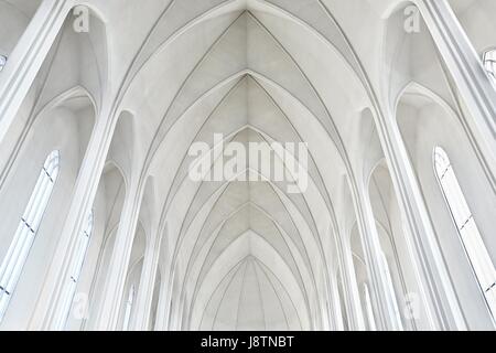 Moderne Kathedrale innen Stockfoto