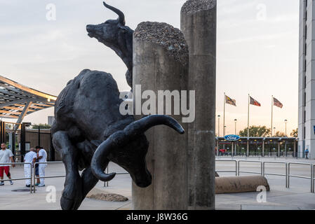 Die Bullen laufen Skulpturen vor dem NRG Stadion, Houston, Texas, USA. Stockfoto