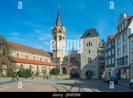 Kirche-Nikolaikirche mit Nikolaitor, älteste Stadttor in Thüringen, Eisenach, Thüringen, Deutschland Stockfoto