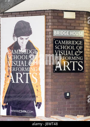 Schilder am Eingang des Cambridge Schule für visuelle und darstellende Kunst in zentralen Cambridge, UK Stockfoto
