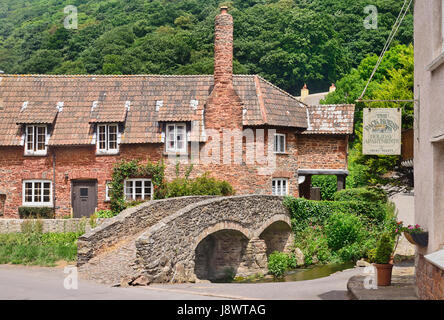 England, Somerset, Allerford, Lastesel Brücke. Stockfoto