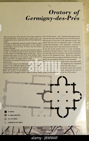Informationstafel am 9. Jahrhundert karolingischen Oratorium von Germigny des Prés, La Loiret, Frankreich Stockfoto
