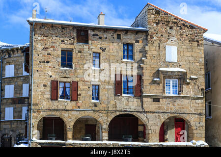 Frankreich, Haute-Loire, Pradelles, gekennzeichnet Les Plus Beaux Villages de France (die schönsten Dörfer Frankreichs), Arkadenhaus Place de la Halle Stockfoto