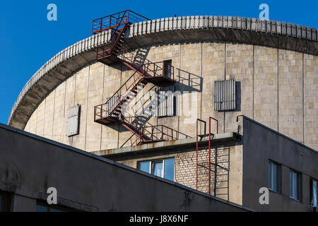 Feuerleiter aus dem Zirkus Gebäude im freien Stockfoto