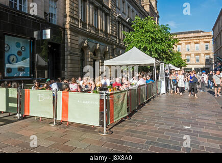 Café Kultur mit Essen und trinken in Gordon Street Glasgow Schottland UK Stockfoto