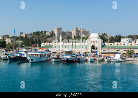 RHODOS-STADT. INSEL RHODOS. Griechenland. 12. Juni 2015: Markt (Nea Agora) von Mandraki in Rhodos Stadt. Insel Rhodos. Griechenland Stockfoto