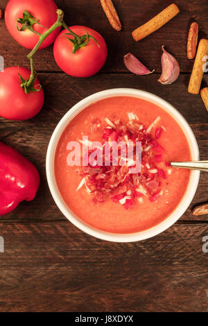 Gazpacho, traditionelle spanische Suppe mit Textfreiraum Stockfoto