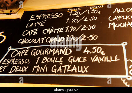 Cafe Creme, Cléguérec, Morbihan, Bretagne. 23. August 2016. Copyright Warren James Palmer. www.wjpphoto.Co.UK 0044-1264-848-056. Stockfoto