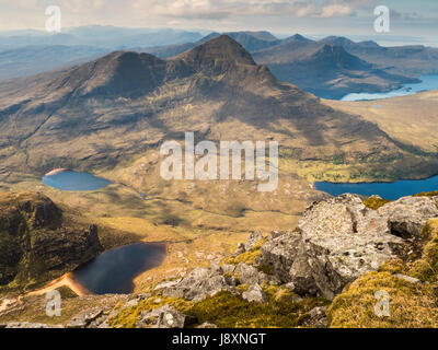 Cul Beag und die Wildnis der Coigach betrachtet aus Cul Mor Stockfoto