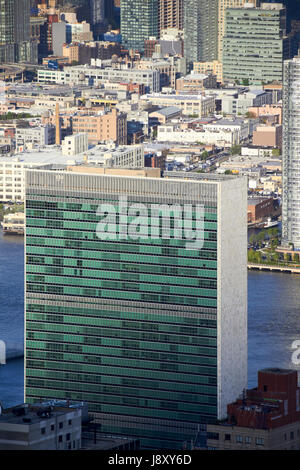 Sekretariat der Vereinten Nationen tower Gebäude und Blick auf Queens New York City USA Stockfoto