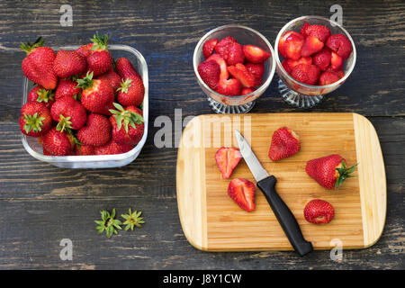 Erdbeeren. Frischen und saftigen Erdbeeren. Ansicht von oben Stockfoto