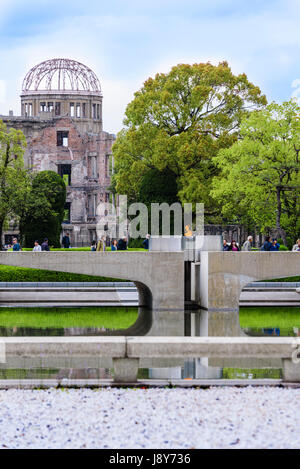 Flamme des Friedens in Hiroshima Peace Park. WW2-a-Bomb-Denkmal. Präfekturen Industrial Promotion Hall Stockfoto