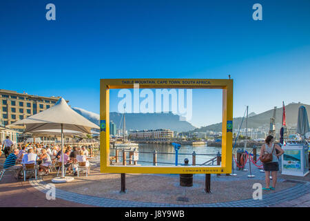 Cape Town-Südafrika 24. Januar 2014: Victoria and Alfred Waterfront District ist ein Wohn- und Erholungsgebiet befindet sich in der Tabelle Stockfoto