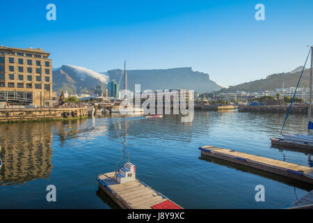 Cape Town-Südafrika 24. Januar 2014: Victoria and Alfred Waterfront District ist ein Wohn- und Erholungsgebiet befindet sich in der Tabelle Stockfoto