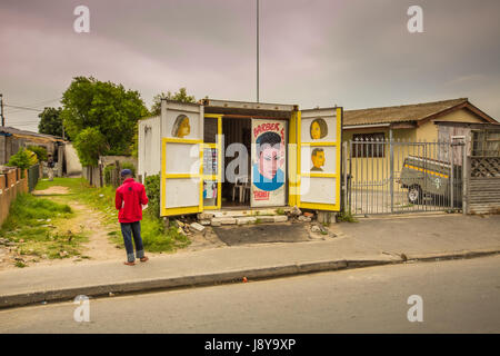 LANGA TOWNSHIP, SÜDAFRIKA - 28. Januar 2014 - eine Tour zu Fuß, in der Gemeinde von Langa und private Häuser - Kapstadt Stockfoto