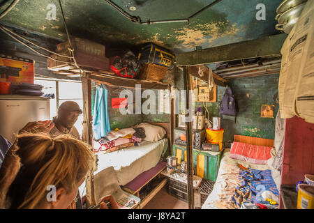 LANGA TOWNSHIP, SÜDAFRIKA - 28. Januar 2014 - eine Tour zu Fuß, in der Gemeinde von Langa und private Häuser - Kapstadt Stockfoto