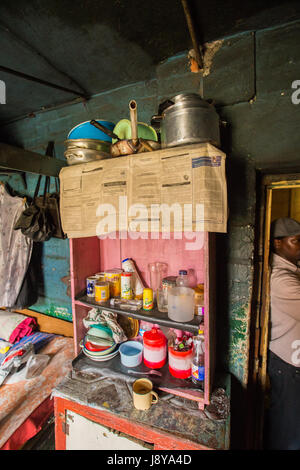 LANGA TOWNSHIP, SÜDAFRIKA - 28. Januar 2014 - eine Tour zu Fuß, in der Gemeinde von Langa und private Häuser - Kapstadt Stockfoto