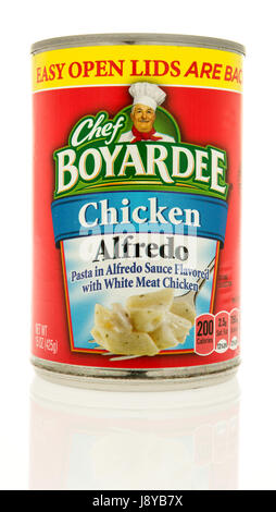 Winneconne, Wisconsin - 13. Mai 2017: A kann der Chef Boyardee Alfredo Huhn auf einem isolierten Hintergrund. Stockfoto