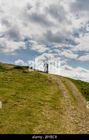 Mountainbiker auf die Malvern Hills in Worcestershire, UK Stockfoto