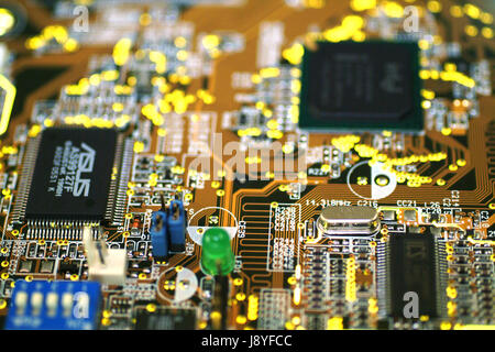 Nahaufnahme von der Leiterbahn von einem Desktop-Computer-Motherboard detail cpu Stockfoto